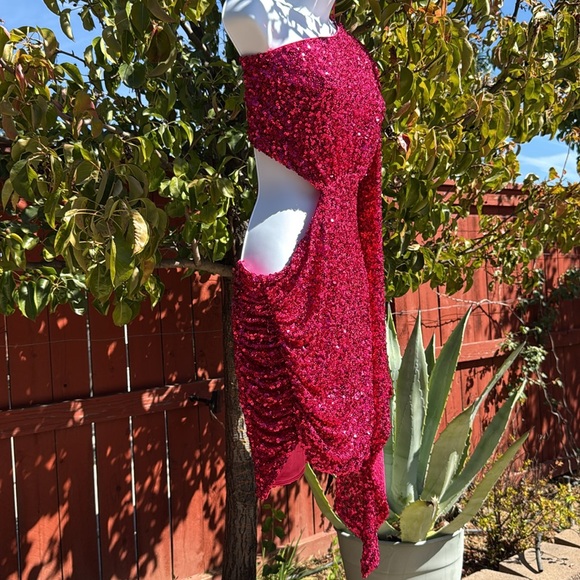 Elegant Pink Sequin One-Shoulder Dress with side cutout - Picture 2 of 8